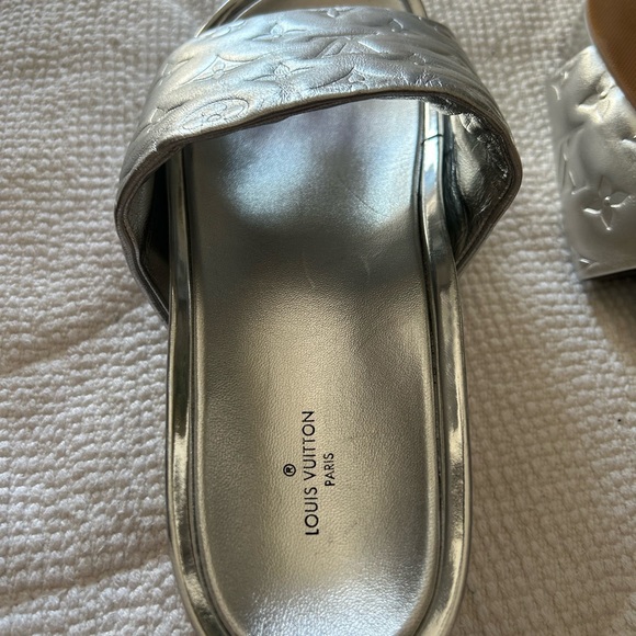 Louis Vuitton Silver Metallic Slide Sandals Size 40 gently used! Few scratches! - Picture 3 of 8